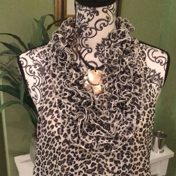 Animal print ruffle top - Picture 2 of 5